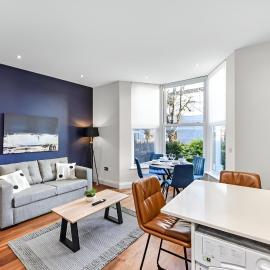 Sleek & Stylish Urban Escape-Ideal for 3!