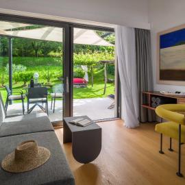 Villa Artes with Free Hot Tub & Sauna, hotelli kohteessa 