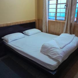 the DEW DROP HOME STAY, hotel in Kurseong