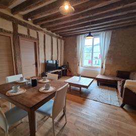 Hôtel des arts - Gîte Musique dans le Perche - Spa، فندق في Rémalard en Perche