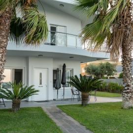 Cozy beach home in Faros 2, hotel a Rákhai