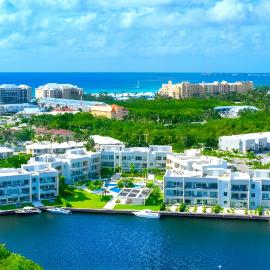Cayman Luxury Rentals at One Canal Point, hotell i Upper Land