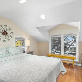DT View apt in Heart of Saugatuck walk anywhere