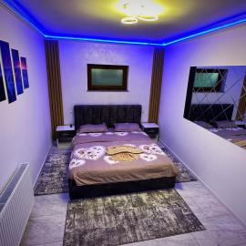 Apartament 2 dormitoare LUX situat la parter in complex ApartHotel Botosani 3, hotel in Botoşani