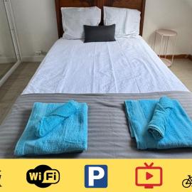 Studio Dorothée - Parking Privé、Précignéのホテル