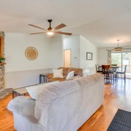 Home w/ Lake Keowee Access: Sleeps 7, Coffee Bar, hotel a Seneca