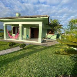 Excelente CASA 2 quadras do mar