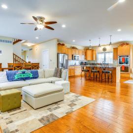 Spacious South Bend Home - Walk to Notre Dame!, hotel in South Bend