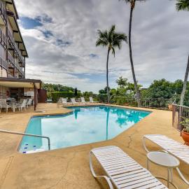 Kailua-Kona Coastal Condo w/ Lanai + Pool!