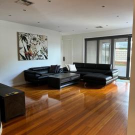 A luxury home in Oakleigh – hotel w mieście Oakleigh