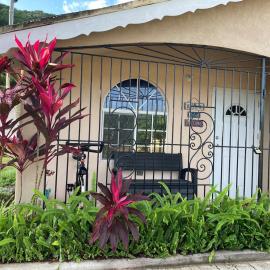 Symone Palms Retreat, hotel en Montego Bay