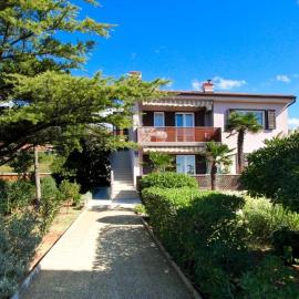 Apartments with parking space Punat, Krk - 23877、プナトのホテル