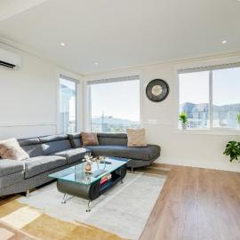 Elegant Home In Victoria,BC, Hotel in Langford