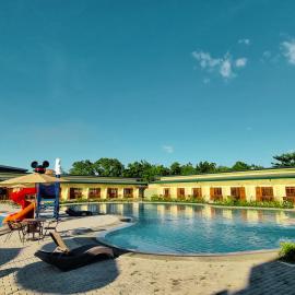 34k Hotel and Resort powered by Cocotel, hotel v destinaci Bautista