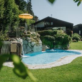 Residence Obermoarhof - Family Apartments with Pool & Playground, hotel v destinácii Vandoies