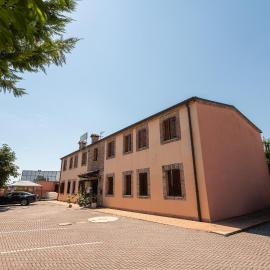 Hotel Le Corti, hotel en Ferrara