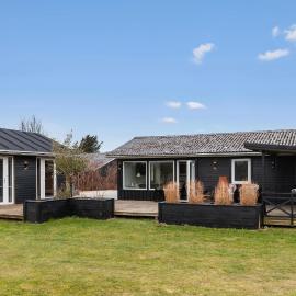 3 Bedroom Cozy Home In Hjørring