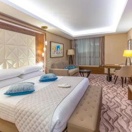 AZ Hotels Grand Oran, hotel v mestu Oran