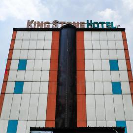 King Stone Hotel, hotel Mencil városában