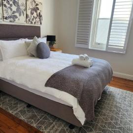 Walkable to hospital CBD Home with Free Parking, hotel in Wollongong