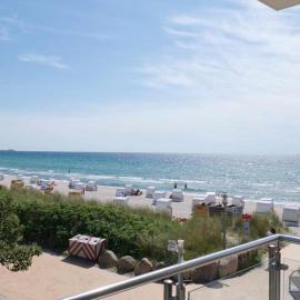 Inselblume 01 - Ferienwohnung mit Meerblick und Balkon am Südstrand, hotel in Burgtiefe auf Fehmarn 