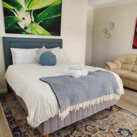 Modern Studio 5 mins walk to hospital, hotel in Wollongong