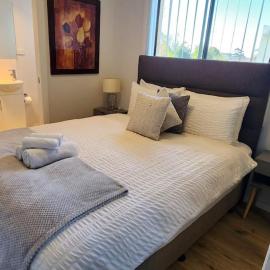 2BR Wollongong Home 5 mins walk to Hospital & Train Station with Free Parking and Fast Wi-Fi, hotel in Wollongong