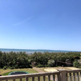 Beachfront holiday home, hotel in West Wittering