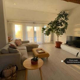 Gorgeous Loft in Town Centre، فندق في بانوفتس ناد بيبرافو