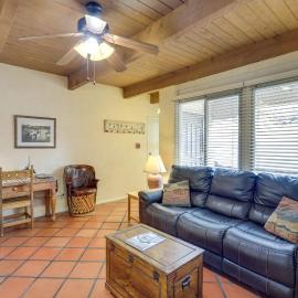 Cozy Southwest Style Santa Fe Condo!, hotelli kohteessa Santa Fe