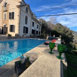 Bastia, appartement ds villa de caractère avec piscine, jacuzzi et vue mer, khách sạn ở Bastia