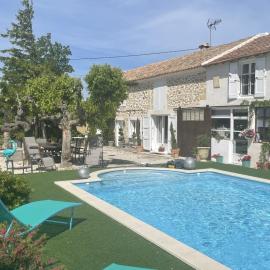 Appt 2 pieces dans Mas provençal, Hotel in Roquemaure