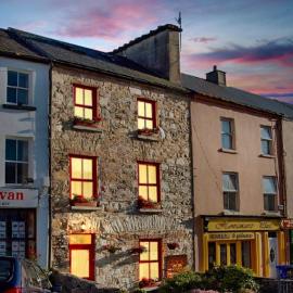 White Heather 3 Bed Clifden Town, hotel u gradu Klifden