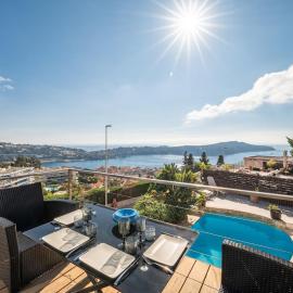 Bas de villa plus piscine Vue époustouflante