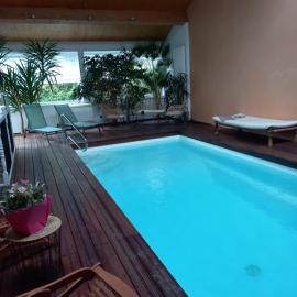 Aux quatre coins du monde, hotell i Champvoux