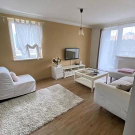 Bratislava, BAGRA Family Apartment, Bathtub, Balcony, Free Parking, 6km Old Town