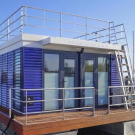 Hausboot Schwimmendes Haus in Ribnitz-Damgarten, hotel in Ribnitz-Damgarten