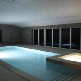 Four Bedroom House With Private Pool - Stunning countryside location with parking close to Chester City Centre, хотел в Честър