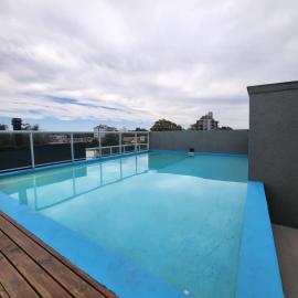 Depto céntrico en Pinamar con parrilla y piscina en la terraza