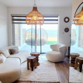 Sea View Beachfront Apartment with Pool and stunning sunsets、Bahçeliのホテル