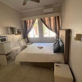 2 Oaks Guest House, hotel in King Williamʼs Town