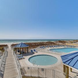 Orange Beach Retreat w/ 4 Pools - Walk to Beach!, hotel en Gulf Shores