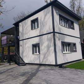 Apartmánový dom Kocka, hotel a Šaštín