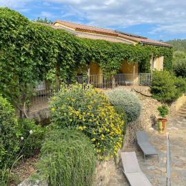 Villa spacieuse à Anduze avec piscine privée, hotel en Générargues
