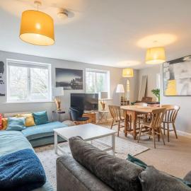 Next To Park 3 Bedroom V CENTRAL