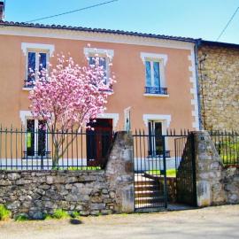 Au Petit Verger, hotell i Puivert