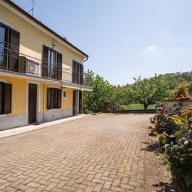Villa Ciraldo in Monferrato con giardino per 8 persone immersa nel verde