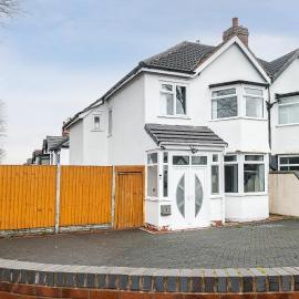 Modern 3 Bed House with Spacious Parking, Suitable for Contractors, Insurance Stays and Families near NEC, Solihull & Bham Airport
