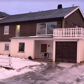 Large detached house in the middle of Lofoten