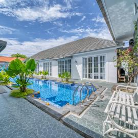 3BD Modern Apartment in Sanur with BBQ & huge shared pool